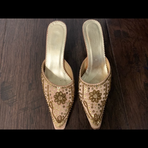 LuvShoes needed heels - Picture 1 of 3